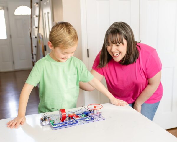 Snap Circuits Jr. SC-100 Electronics Exploration Kit, Over 100 Projects - Image 3