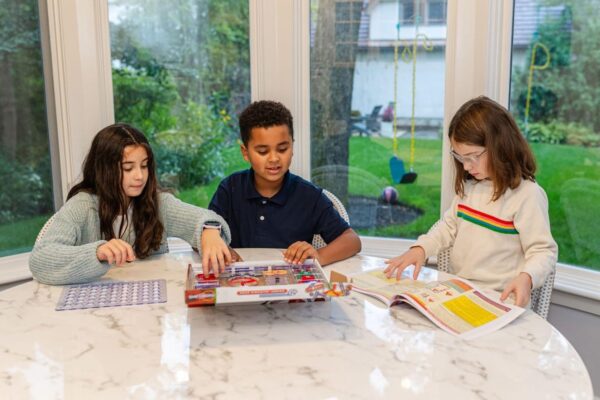 Snap Circuits Jr. SC-100 Electronics Exploration Kit, Over 100 Projects - Image 4