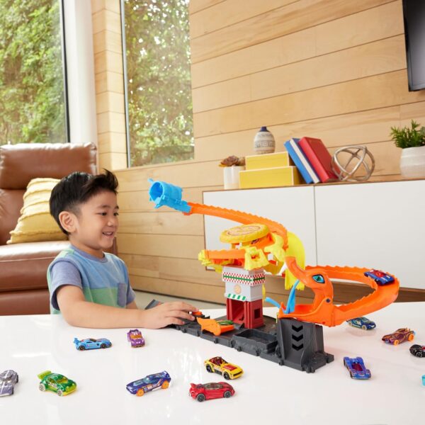 Hot Wheels City Toy Car Track Set, Pizza Slam Cobra Attack Playset, Snake Tail Spiral Track with Randomizer, - Image 3