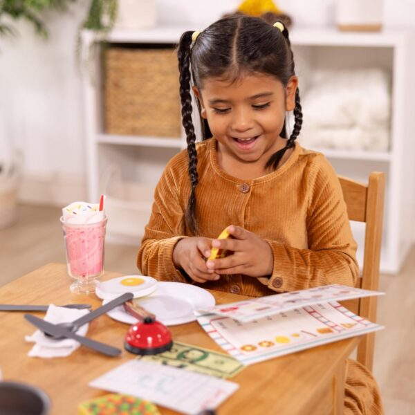 Melissa & Doug Star Diner Restaurant Play Set (41 pcs) - Pretend Play Food, Restaurant Toy Set - Image 3